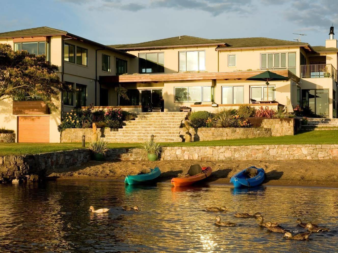 Nicara Lakeside Lodge Rotorua Exterior photo